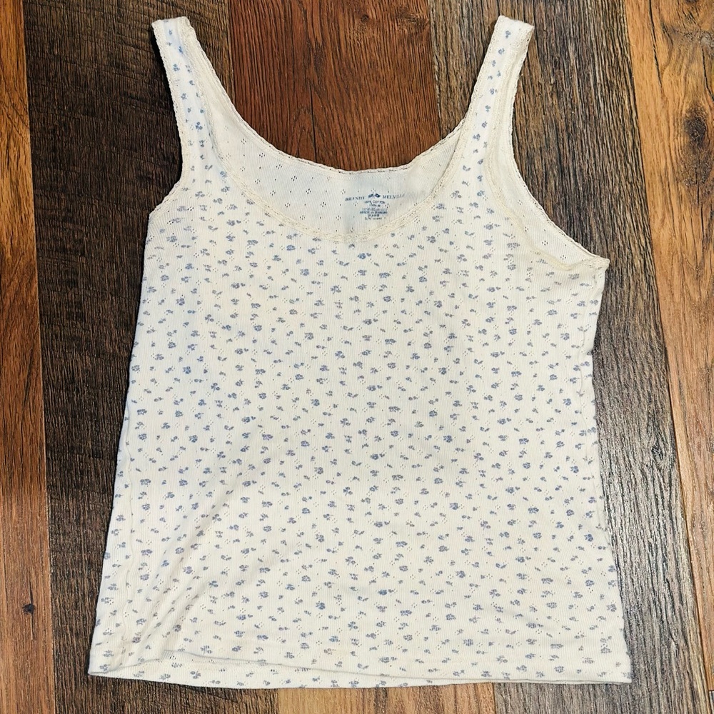 brandy melville skylar belle lace white tank top with flower pattern